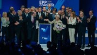 Най-голямата партия в Европарламента иска да спаси двигателя с вътрешно горене