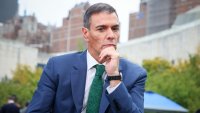 Испанският премиер свиква предсрочни избори след протести заради жилищната криза