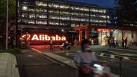 Alibaba дава тласък на онлайн търговията си, обединявайки активите си в общо звено