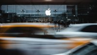 Кремъл иска обяснение от Apple за премахването на руски приложения от App Store