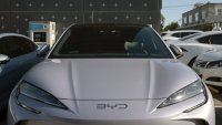 BYD записва нов месечен рекорд при продажбите, но няма шанс да засенчи Tesla 