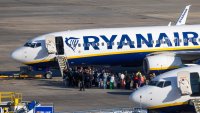 Ryanair предупреди, че някои авиокомпании може едва да оцелеят заради по-скъпите горива