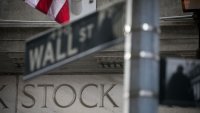 Wall Street затваря с рекорд на S&P 500 в края на първата седмица на 2026 г.