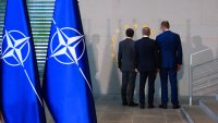 Европа знае как да отговори на Русия и Китай, време е за същото и със САЩ