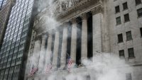 S&P 500 се понижава, акциите на производителите на чипове поевтиняват*
