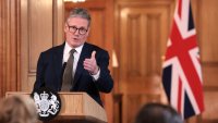 Премиерът Стармър започва обиколка в Обединеното кралство за "рестартиране" на отношенията