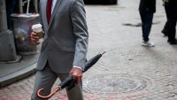 S&P 500 приключи търговията, отдръпвайки се от рекорда през предходната сесия