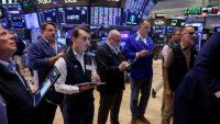 Индексите на Wall Street се повишават, петролът отново поскъпва рязко*
