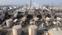 Петролът поскъпва заради риска от атака срещу Иран и урагана в САЩ*