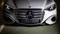 Тримесечните продажби на Mercedes се свиват, притиснати от слабото търсене в Китай
