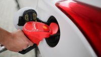 Цената на бензина в Русия за първи път прескочи 100 рубли и Росстат спира да я следи