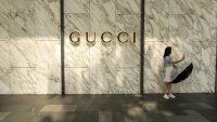 Акциите на собственика на Gucci се сринаха до 7-годишно дъно