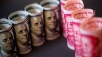 Китай не трябва да "катурне" долара, за да спечели валутната война