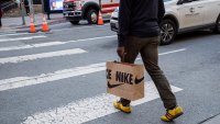 Nike задмина очакванията с резултатите си, но предупреди за трудни промени