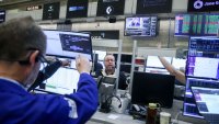 Индексите в САЩ затвориха с малки повишения в сряда заради несигурността около Иран