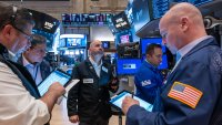 Dow Jones достигна рекорден връх от над 40 хил. пункта и записа пети пореден седмичен ръст