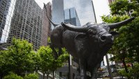 Wall Street успя да навакса част от големите загуби в ранната търговия