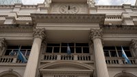 Централната банка на Арженина понижи основния лихвен процент до 60%