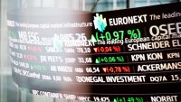 Нарастващите цени на петрола натежаха върху европейските борси в началото на седмицата