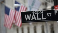 Wall Street затваря на червено в очакване на действията на Фед през следващата седмица