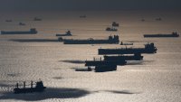 Индийски рафинерии ще се съобразят със санкциите на Иран срещу танкери