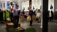 Продажбите на дребно в САЩ нарастват за трети пореден месец