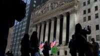 Индексите на Wall Street се повишават, поведени от акциите на производителите на чипове*