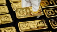 Русия продължава да продава злато и резервите рязко намаляват