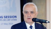 Министърът на отбраната: Не е било обсъждано изпращане на български военни в Украйна