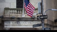 Притесненията за новото повишаване на лихвите изтриха близо 500 пункта от Dow