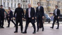 Русия поднови масираните удари срещу Киев след напускането на американските пратеници