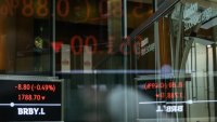 Напрежението във Франция оставя под натиск европейските борси