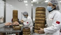 Китайският сектор на услугите се е представил по-добре от очакваното през юни
