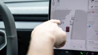 Tesla е представила подвеждащи данни за системата FSD на европейски регулатори 