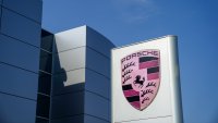 Печалбата на Porsche остава стабилна, търсенето на модела 911 смекчава спада в Китай