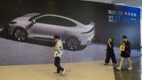 Китайската автомобилна индустрия рязко понижи оценките си за годишните продажби
