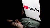 YouTube&nbsp;започва автоматично разпознаване и обозначаване на AI съдържание