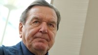 Герхард Шрьодер отново влиза в управлението на руски бизнес - този път с хипермаркети