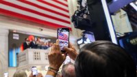Wall Street започва търговията с леки спадове след отказа на Тръмп към Иран*
