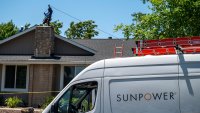 SunPower съкращава над 25% от работната си сила заради спада при покривните инсталации