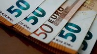 Правителството отпуска по 50 евро на 550 хил. души заради скъпите горива