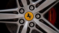 Ferrari прави скок към несигурната електрическа ера с новия си модел Luce