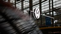 Работници в германски завод на VW стачкуват заради риск от закриване на съоръжението