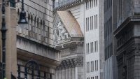 Dow започва сесията със спад от над 300 пункта в очакване на решението на Фед*