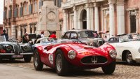 Maserati отбеляза 100 години от емблемата Тризъбец по време на 1000 Miglia 2026