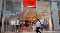 Председателят на Hugo Boss се оттегля след натиска за поглъщане от Frasers