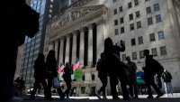 Dow се срина с над 900 пункта, разпродажбите на акции на производители на чипове се засилиха