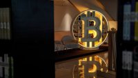 Биткойнът балансира цената между подкрепата на Тръмп и продажбите на Strategy