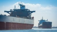 САЩ затягат примката около Ормузкия проток с върнати нови 20 кораба