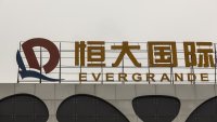 Недоволни инвеститори в Evergrande притискат властите за действия в протести поединично